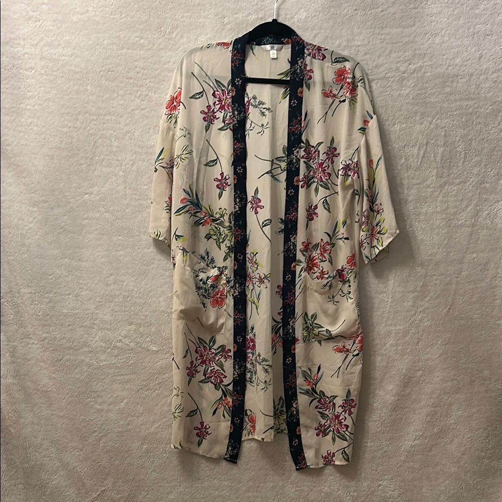 Time and Tru Cream and Navy Floral Robe with Kimono Style
